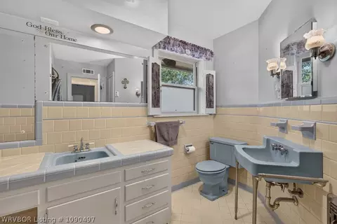 Bath - 1135 N 57th Pl, Fort Smith, AR 72904 photo 3 of 6