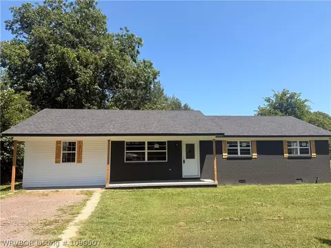 352 W 5th St, Waldron, AR 72958
