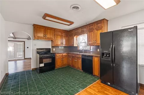 Kitchen - 1808 Jacobs Ave, Fort Smith, AR 72908 photo 2 of 2