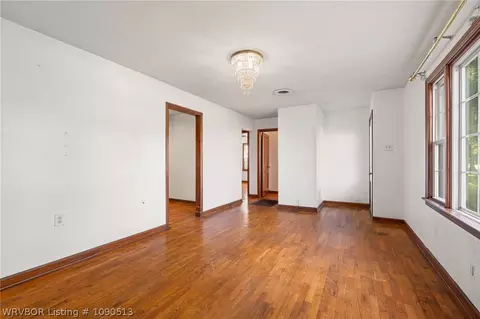 Living - 1808 Jacobs Ave, Fort Smith, AR 72908 photo 2 of 4