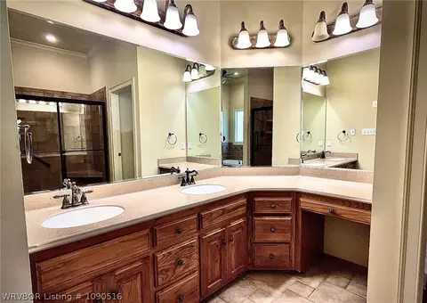 Bath - 49 Stonegate Ct, Fort Smith, AR 72916 photo 3 of 5