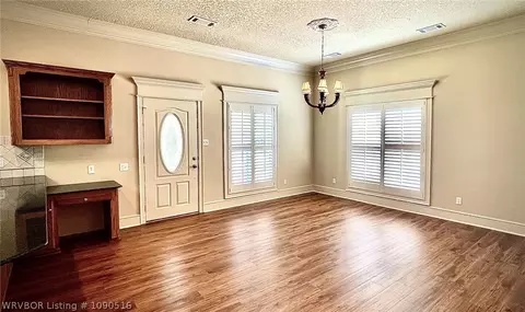 Living - 49 Stonegate Ct, Fort Smith, AR 72916 photo 3 of 4