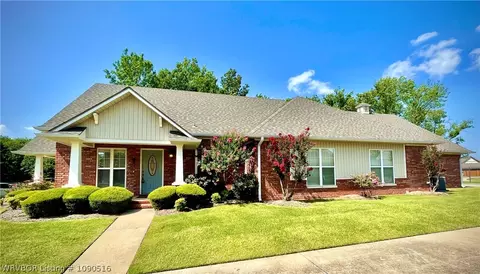 Exterior - 49 Stonegate Ct, Fort Smith, AR 72916 photo 2 of 9