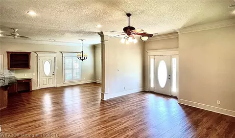 Living - 49 Stonegate Ct, Fort Smith, AR 72916 photo 4 of 4