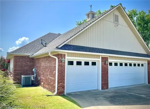 Exterior - 49 Stonegate Ct, Fort Smith, AR 72916 photo 7 of 9