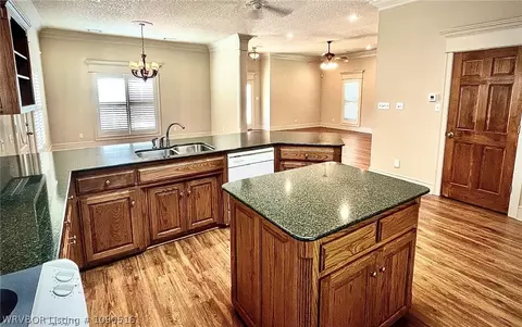 Kitchen - 49 Stonegate Ct, Fort Smith, AR 72916 photo 2 of 4