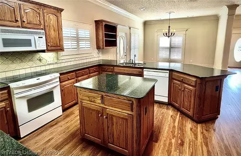 Kitchen - 49 Stonegate Ct, Fort Smith, AR 72916 photo 3 of 4