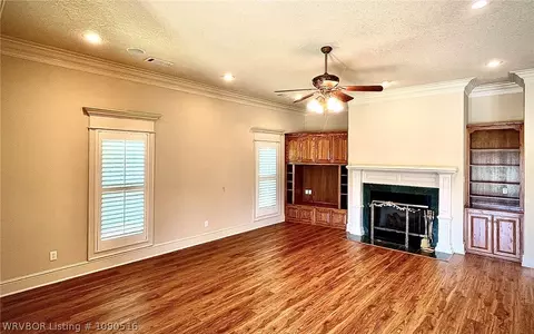 Living - 49 Stonegate Ct, Fort Smith, AR 72916 photo 1 of 4