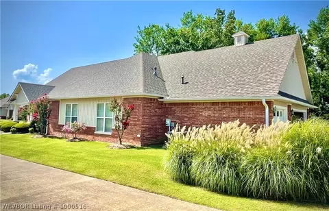 Exterior - 49 Stonegate Ct, Fort Smith, AR 72916 photo 4 of 9