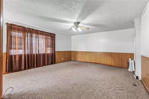 Living - 15 Walker Rd, Lavaca, AR 72941 photo 3 of 4
