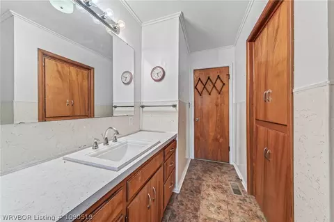 Bath - 15 Walker Rd, Lavaca, AR 72941 photo 1 of 2