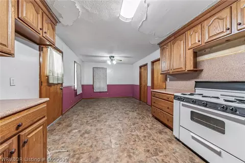Entry Way - 15 Walker Rd, Lavaca, AR 72941 photo 2 of 2