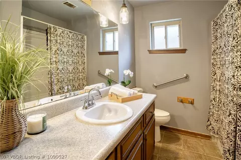 Bath - 1308 6th Ter, Barling, AR 72923 photo 1 of 5
