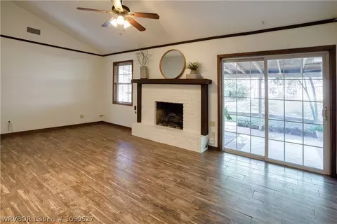 Living - 1308 6th Ter, Barling, AR 72923 photo 2 of 4