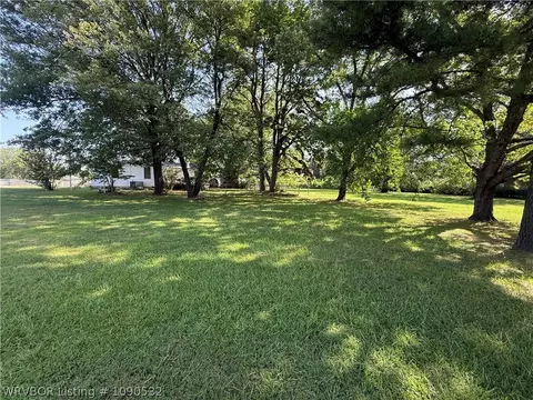 708 11th St, Barling, AR 72923 photo 4