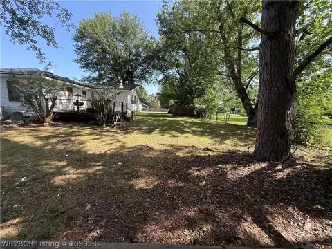 708 11th St, Barling, AR 72923 photo 9