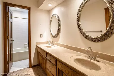 Bath - 2700 S 87th Dr, Fort Smith, AR 72903 photo 4 of 5
