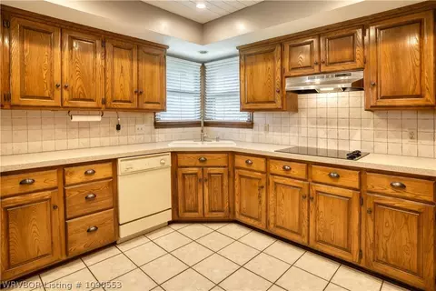 Kitchen - 2700 S 87th Dr, Fort Smith, AR 72903 photo 2 of 3