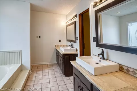 Bath - 2700 S 87th Dr, Fort Smith, AR 72903 photo 3 of 5