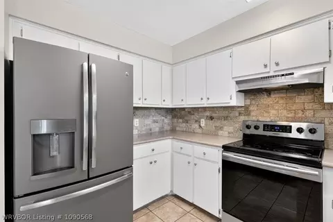 Kitchen - 3001 98th Cir, Fort Smith, AR 72903 photo 3 of 3