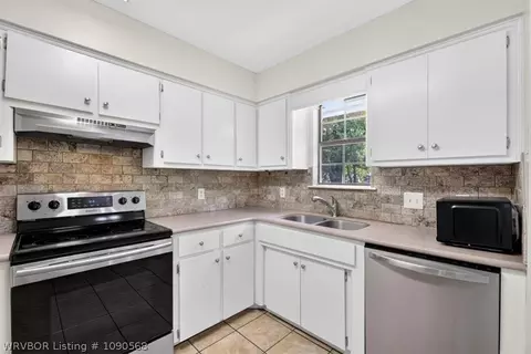 Kitchen - 3001 98th Cir, Fort Smith, AR 72903 photo 2 of 3