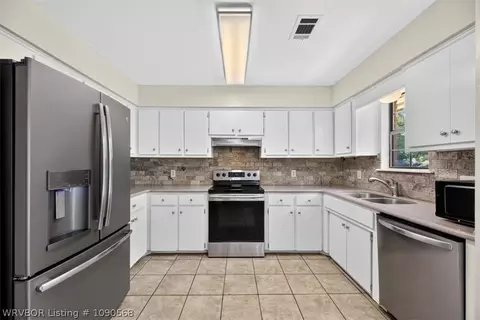 Kitchen - 3001 98th Cir, Fort Smith, AR 72903 photo 1 of 3