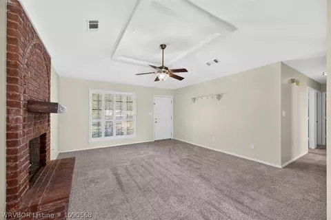 Living - 3001 98th Cir, Fort Smith, AR 72903 photo 2 of 3