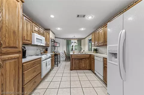 Kitchen - 9504 Pointe Dr, Fort Smith, AR 72903 photo 4 of 5