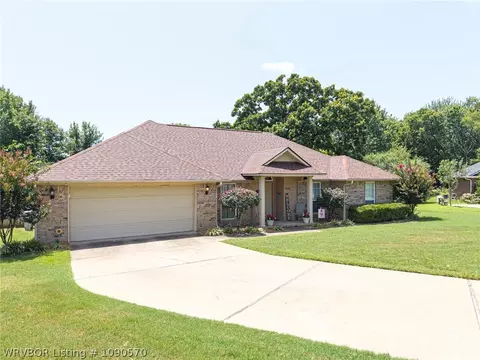 Exterior - 9504 Pointe Dr, Fort Smith, AR 72903 photo 2 of 17