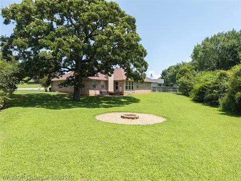 Exterior - 9504 Pointe Dr, Fort Smith, AR 72903 photo 7 of 17