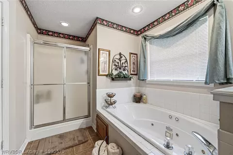 Bath - 9504 Pointe Dr, Fort Smith, AR 72903 photo 1 of 5