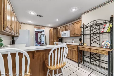 Kitchen - 9504 Pointe Dr, Fort Smith, AR 72903 photo 3 of 5