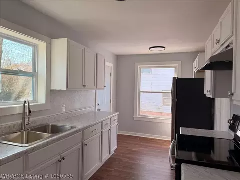 Kitchen - 3612 Chaffee Dr, Fort Smith, AR 72904 photo 3 of 4