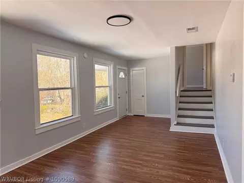 Living - 3612 Chaffee Dr, Fort Smith, AR 72904 photo 2 of 4