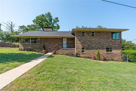 1803 Parkview Dr, Van Buren, AR 72956