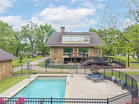 Exterior - 2122 S W St, Fort Smith, AR 72901 photo 5 of 11
