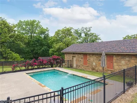 Exterior - 2122 S W St, Fort Smith, AR 72901 photo 6 of 11