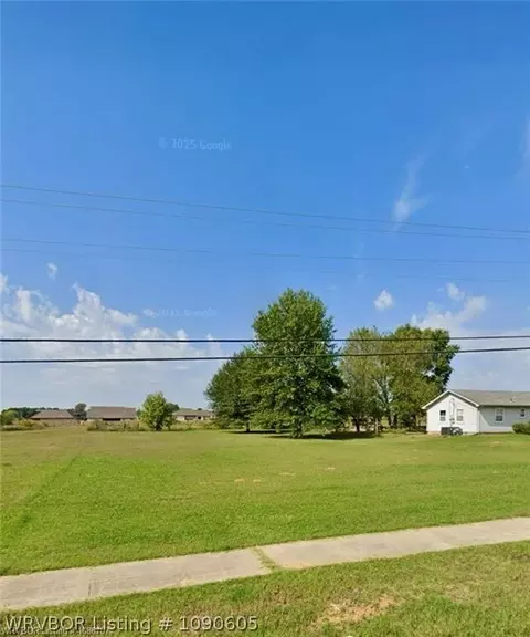 501 Strozier Ln, Barling, AR 72923 photo 2