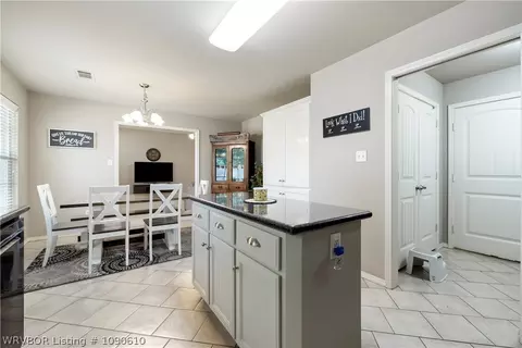 Entry Way - 8505 Vickery Ln, Fort Smith, AR 72908 photo 4 of 4