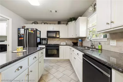 Kitchen - 8505 Vickery Ln, Fort Smith, AR 72908 photo 2 of 3