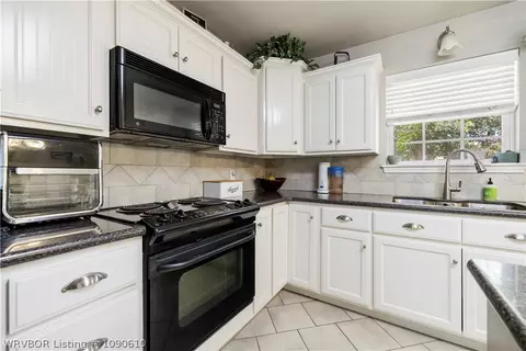 Kitchen - 8505 Vickery Ln, Fort Smith, AR 72908 photo 3 of 3