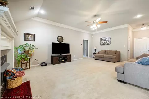 Living - 8505 Vickery Ln, Fort Smith, AR 72908 photo 2 of 4