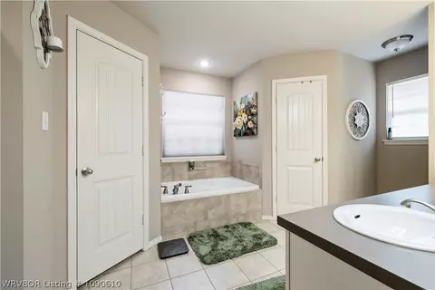 Bath - 8505 Vickery Ln, Fort Smith, AR 72908 photo 1 of 8