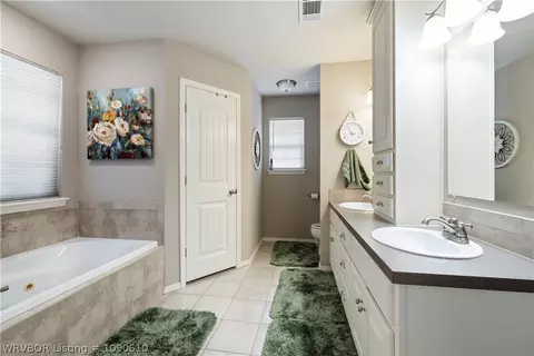 Bath - 8505 Vickery Ln, Fort Smith, AR 72908 photo 2 of 8