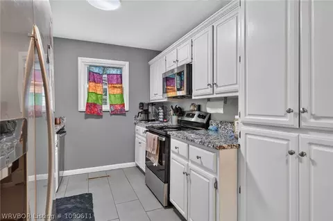 Kitchen - 5202 S 17th Ter, Fort Smith, AR 72901 photo 2 of 2