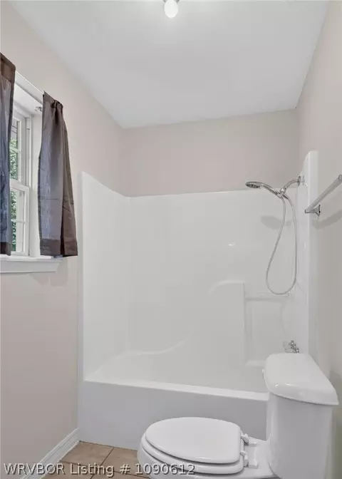 Bath - 4812 Skywood Dr, Fort Smith, AR 72904 photo 4 of 5