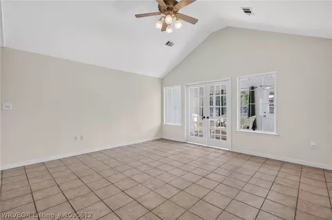 Living - 4812 Skywood Dr, Fort Smith, AR 72904 photo 6 of 11