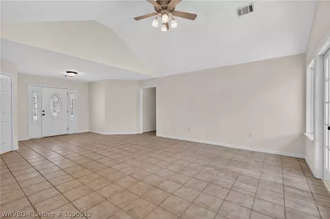 Living - 4812 Skywood Dr, Fort Smith, AR 72904 photo 3 of 11