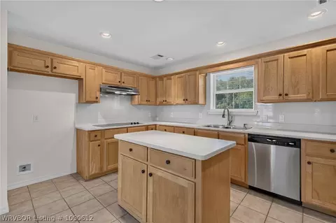Kitchen - 4812 Skywood Dr, Fort Smith, AR 72904 photo 3 of 4