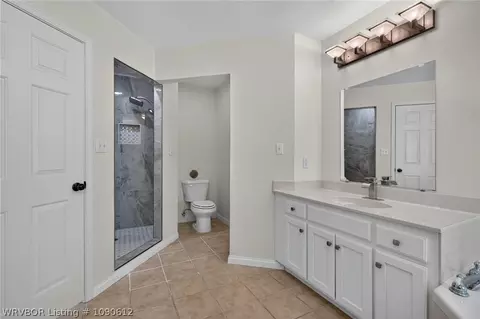 Bath - 4812 Skywood Dr, Fort Smith, AR 72904 photo 2 of 5
